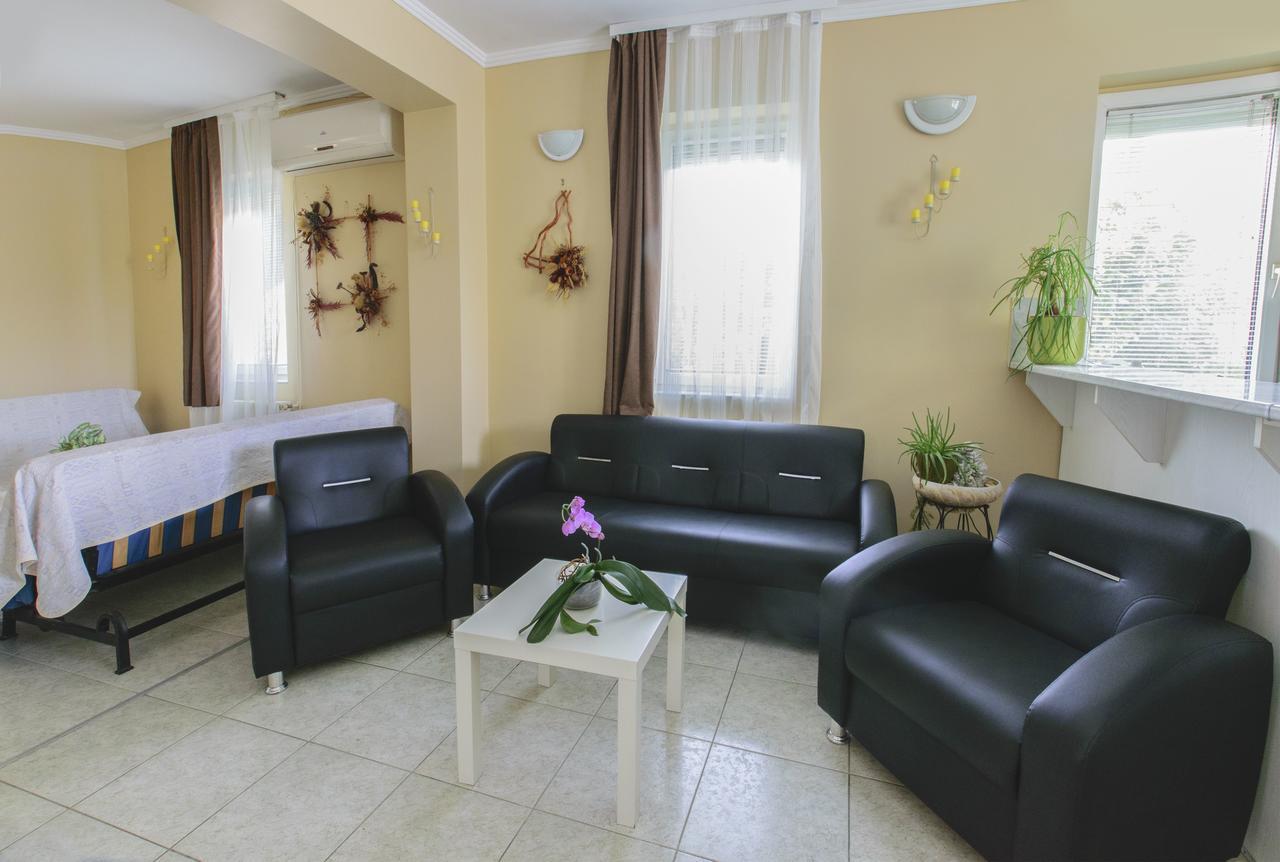 Irini Panzio Hotel บูดาเปสต์ ภายนอก รูปภาพ