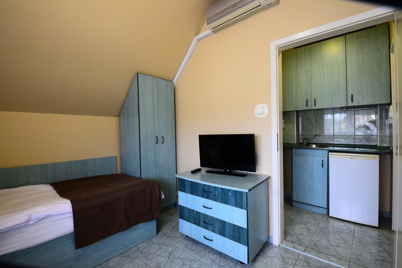 Irini Panzio Hotel บูดาเปสต์ ภายนอก รูปภาพ