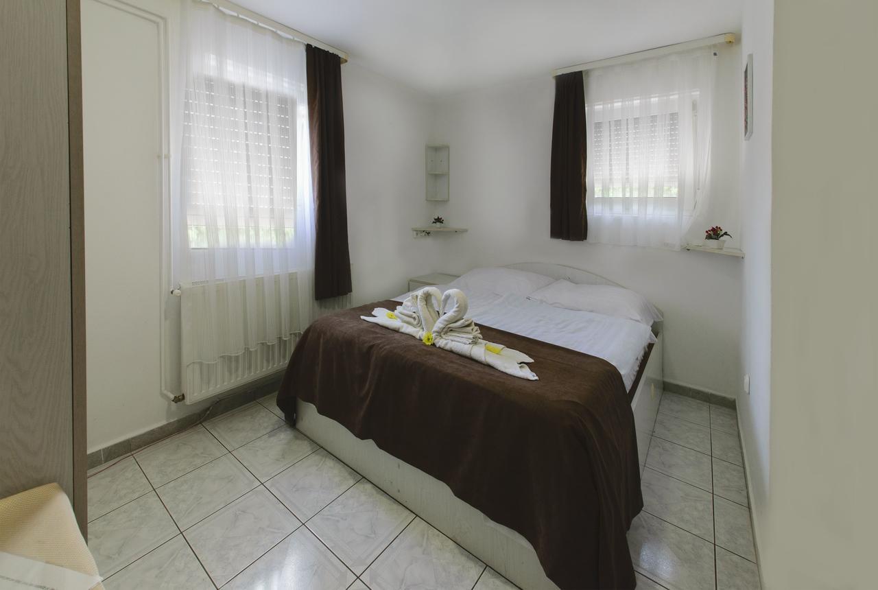 Irini Panzio Hotel บูดาเปสต์ ภายนอก รูปภาพ