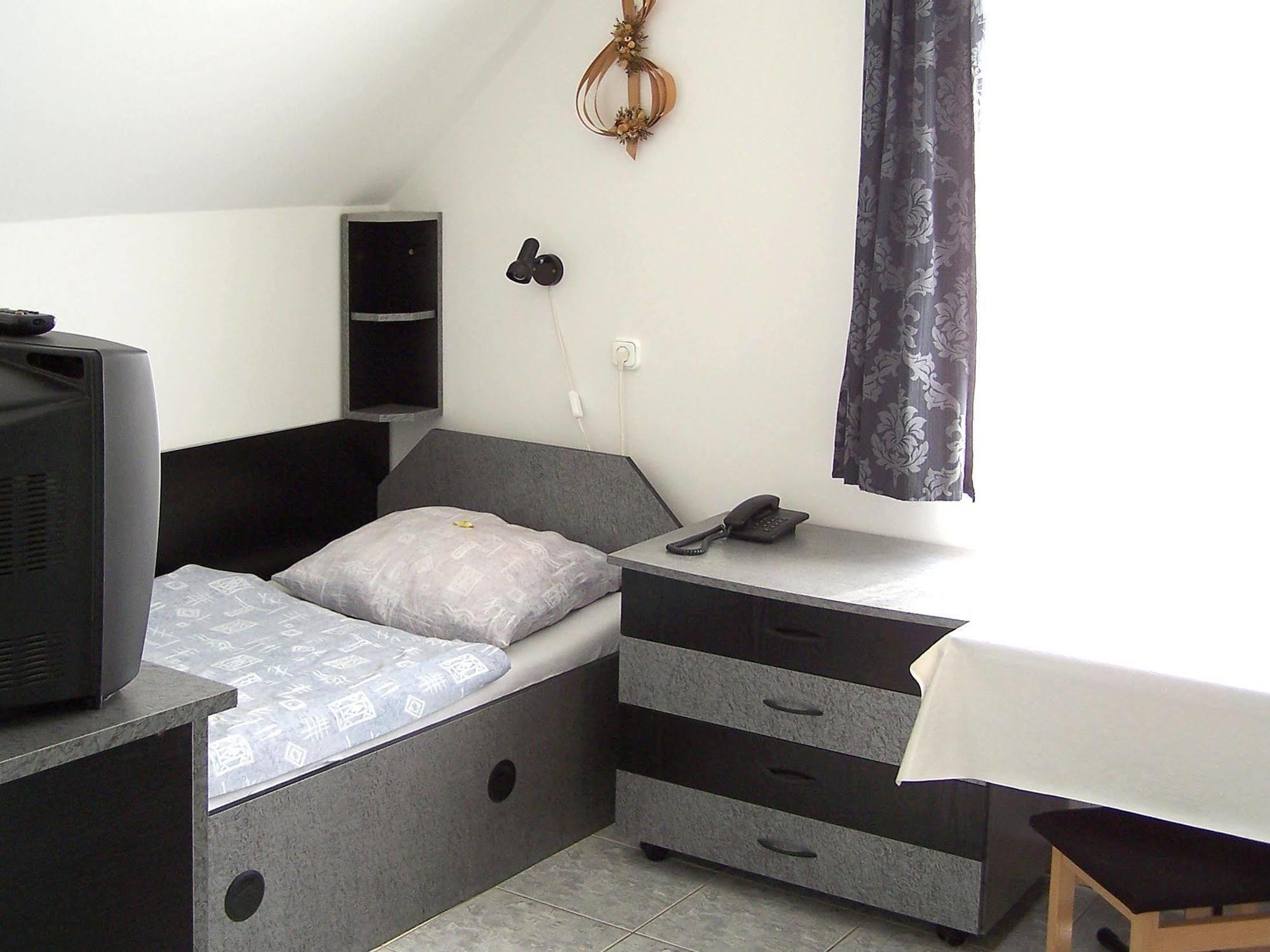 Irini Panzio Hotel บูดาเปสต์ ภายนอก รูปภาพ