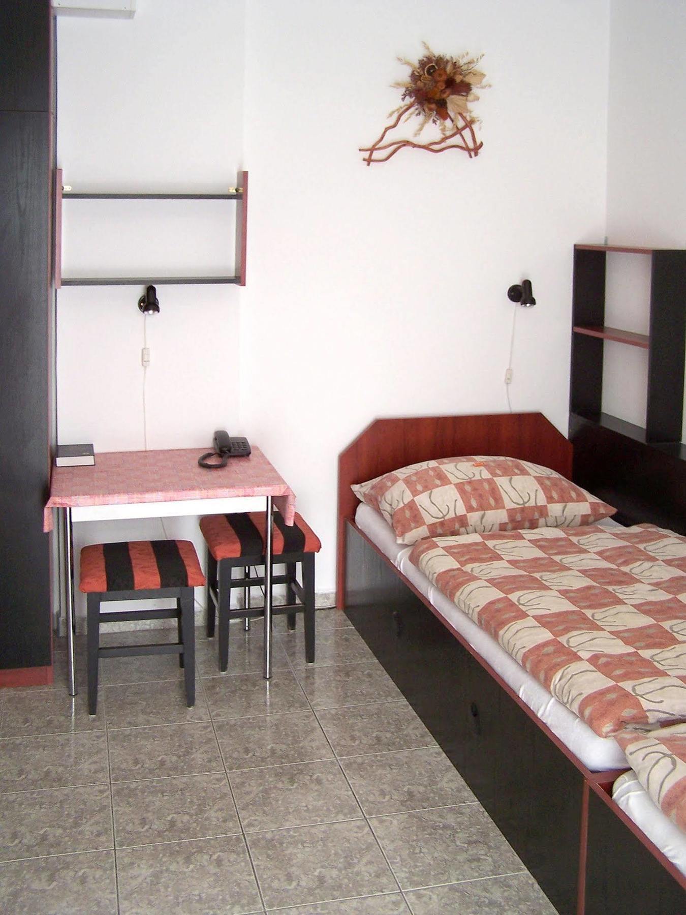 Irini Panzio Hotel บูดาเปสต์ ภายนอก รูปภาพ